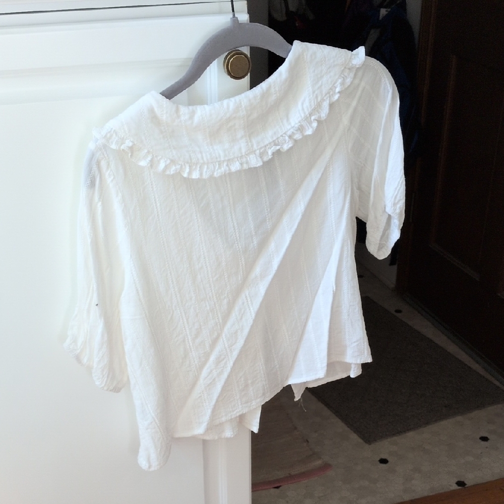 White Women's Top with Ruffled Collar - Picture 4 of 5